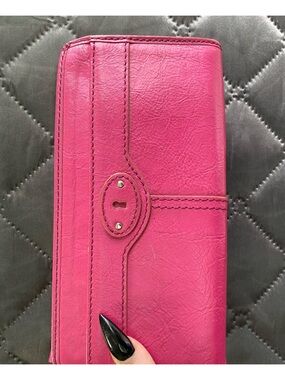 Fossil Maddox Vintage Fuchsia Pink Leather Zip Around Clutch Wallet